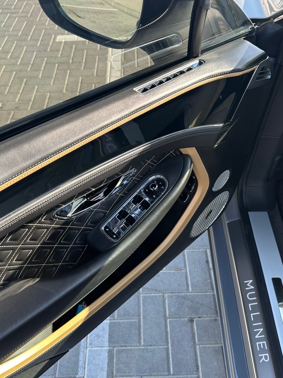 Gris Bentley Continental GTC GTC Mulliner 2024