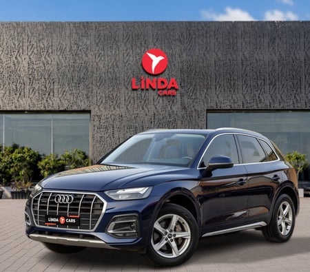 Голубой Audi Q5 2022 год Голубой Audi Q5 2022 год