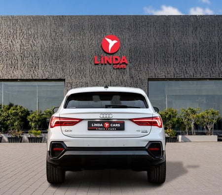 Белый Audi Q3 Sportback 2024 год