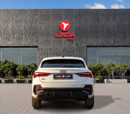 Белый Audi Q3 Sportback S Line 2025 год