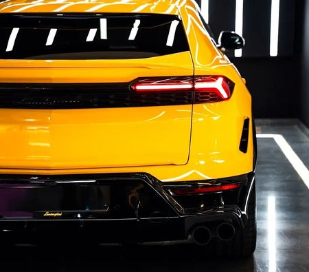 أصفر لامبورغيني Urus Base 2025