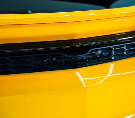 أصفر لامبورغيني Urus Base 2025