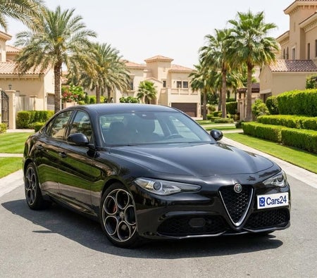 Schwarz Alfa Romeo Giulia Veloce 2022 Schwarz Alfa Romeo Giulia Veloce 2022