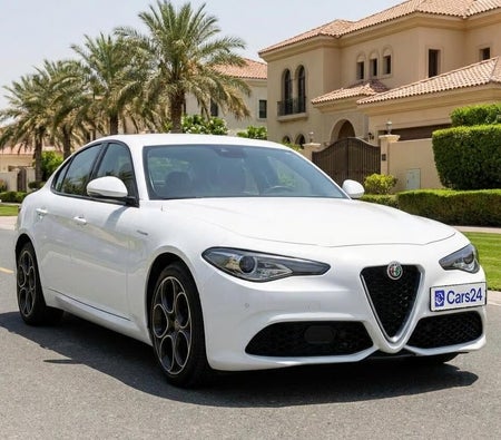 Weiß Alfa Romeo Giulia Veloce 2022 Weiß Alfa Romeo Giulia Veloce 2022