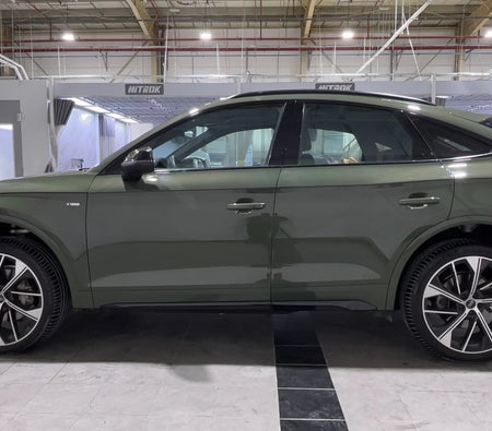 Green Audi Q5 40 TFSI S LINE 2024
