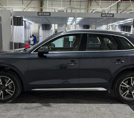 Gray Audi Q5 45 TFSI quattro 2023