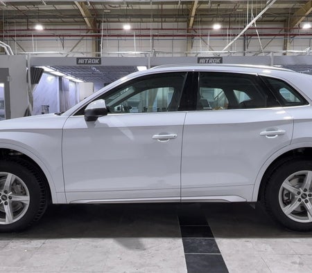白色的 奥迪 Q5 45 TFSI quattro 2022