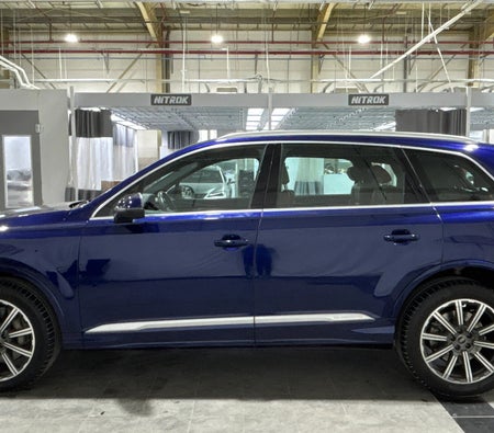 Blue Audi Q7 45 TFSI Quattro 2023 Blue Audi Q7 45 TFSI Quattro 2023