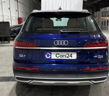 Blue Audi Q7 45 TFSI Quattro 2023