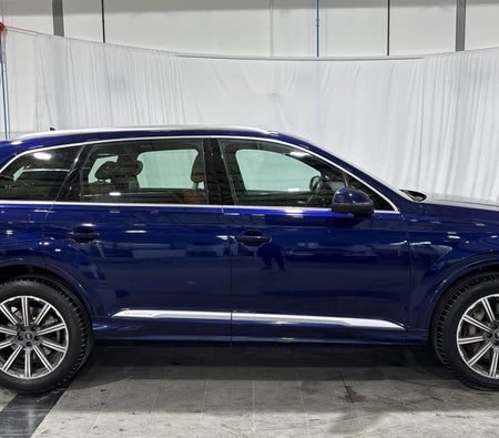 Blue Audi Q7 45 TFSI Quattro 2023