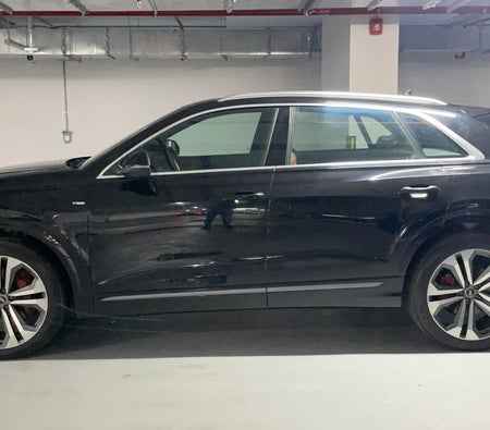 Schwarz Audi Q8 55 TFSI quattro S line 2023