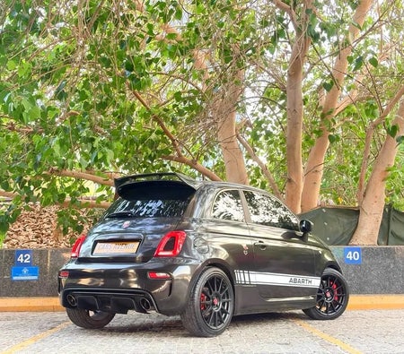 Abarth 695 2017, photo 3 of 4