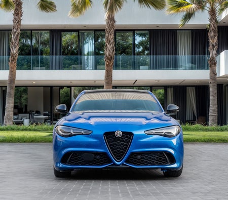 Alfa Romeo Giulia Competizione 2024, photo 4 of 4