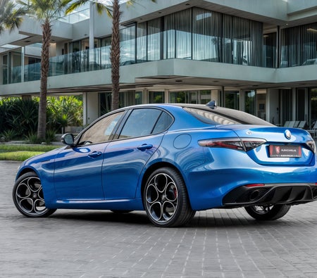 Alfa Romeo Giulia Competizione 2024, photo 3 of 4