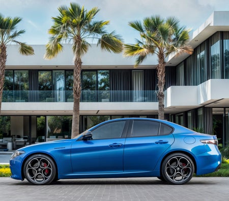 Alfa Romeo Giulia Competizione 2024, photo 2 of 4