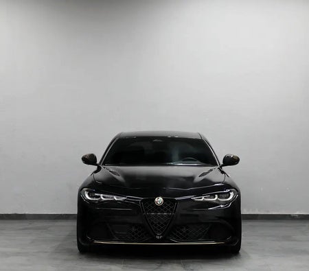 Alfa Romeo Giulia Quadrifoglio 2025, photo 2 of 4