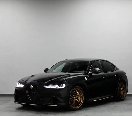 Alfa Romeo Giulia Quadrifoglio 2025, photo 3 of 4