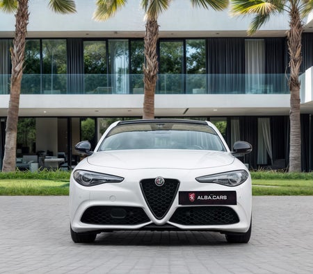 أبيض ألفا روميو      Giulia Veloce 2023