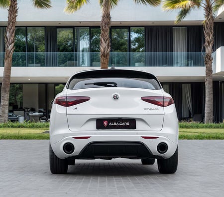 白色的 阿尔法罗密欧 Stelvio Veloce 2023
