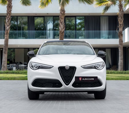 白色的 阿尔法罗密欧 Stelvio Veloce 2023