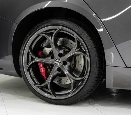 Alfa Romeo Giulia Quadrifoglio 2018, photo 2 of 4