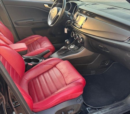 Schwarz Alfa Romeo Giulietta 2021