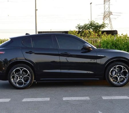 Alfa Romeo Stelvio Veloce 2023, photo 3 of 4