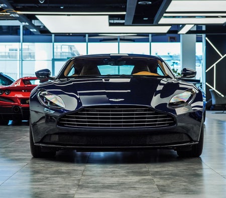 Aston Martin DB11 V8 2021, photo 3 of 4