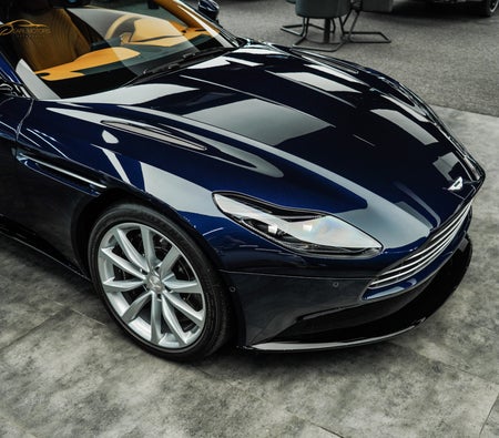 Aston Martin DB11 V8 2021, photo 4 of 4
