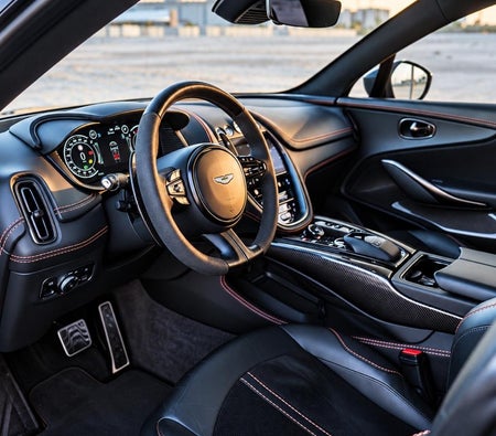 Black Aston Martin DBX707 2023 Black Aston Martin DBX707 2023