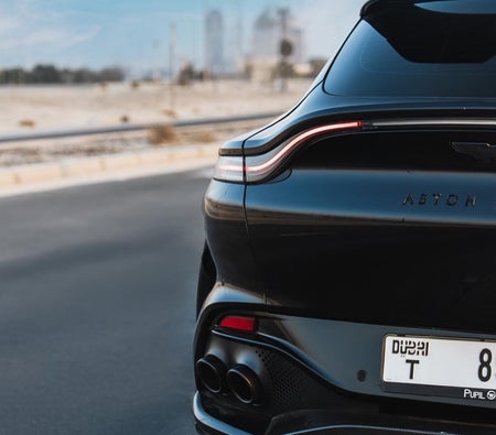 Black Aston Martin DBX707 2023 Black Aston Martin DBX707 2023
