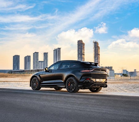 Black Aston Martin DBX707 2023 Black Aston Martin DBX707 2023