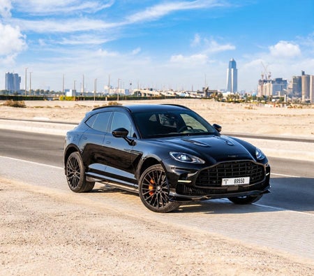 Black Aston Martin DBX707 2023 Black Aston Martin DBX707 2023
