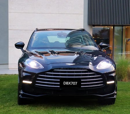 Aston Martin DBX 707 2024, photo 2 of 4