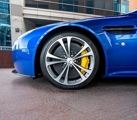Blu Aston Martin Vantage S 2015