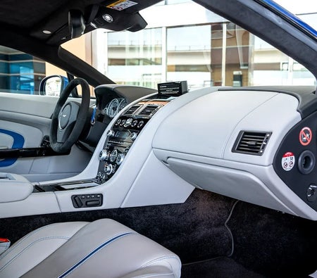 Blau Aston Martin Vantage S 2015