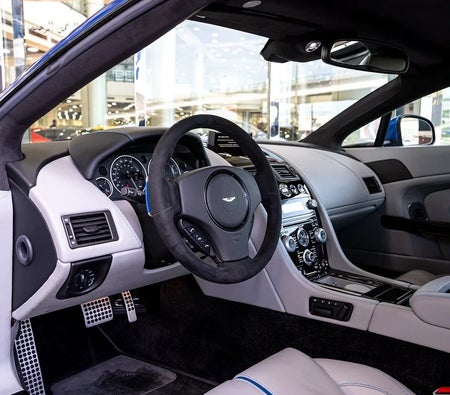 Blau Aston Martin Vantage S 2015