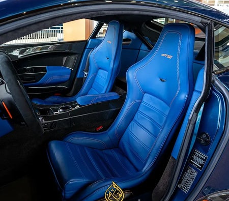 Blau Aston Martin Vantage V12 2016