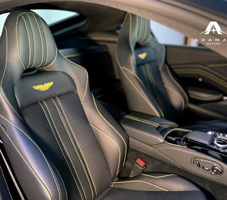 Blau Aston Martin Vantage 2023