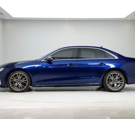 Audi A4 2022, photo 3 of 4