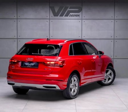Красный Audi Q3 35 TFSI 2020 год Красный Audi Q3 35 TFSI 2020 год