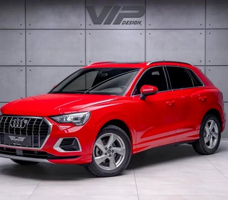 Красный Audi Q3 35 TFSI 2020 год Красный Audi Q3 35 TFSI 2020 год