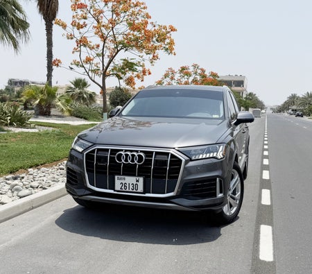 租 奥迪 Q7 2023 在 迪拜