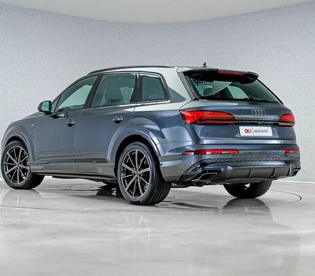 Grau Audi Q7 45 TFSI quattro S line 2025 Grau Audi Q7 45 TFSI quattro S line 2025