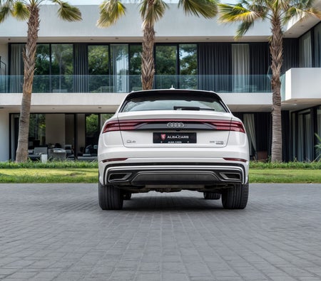 أبيض أودي Q8 S-Line 2022 أبيض أودي Q8 S-Line 2022