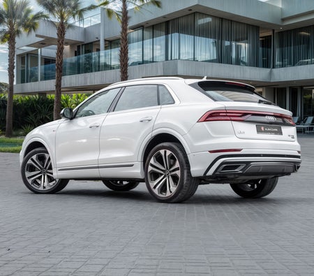 أبيض أودي Q8 S-Line 2022