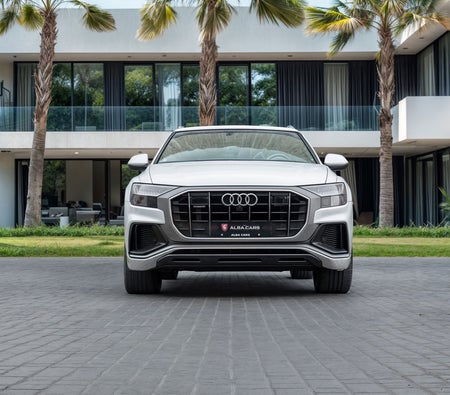 أبيض أودي Q8 S-Line 2022