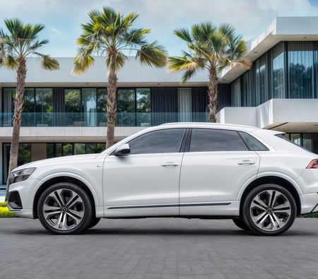 أبيض أودي Q8 S-Line 2022