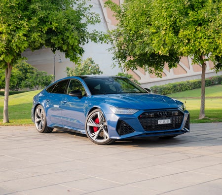 Голубой Audi RS7 2023 год Голубой Audi RS7 2023 год