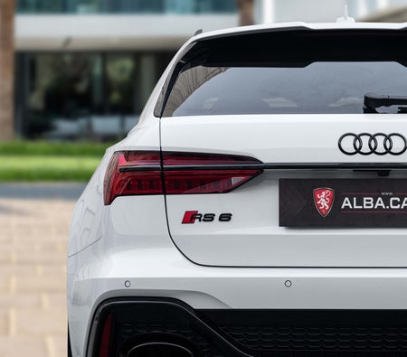 Bianca Audi RS6 Performance 2025